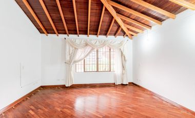 casa en venta en el poblado. Cod V4490