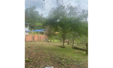 Vendo Casa Lote 2200 mts mesitas del colegio