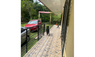Vendo Casa Lote 2200 mts mesitas del colegio