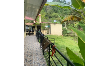 Vendo Casa Lote 2200 mts mesitas del colegio