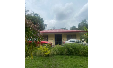 Vendo Casa Lote 2200 mts mesitas del colegio