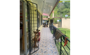 Vendo Casa Lote 2200 mts mesitas del colegio