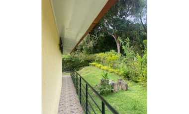 Vendo Casa Lote 2200 mts mesitas del colegio