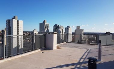 Piso cuatro ambientes con cochera en Banfield