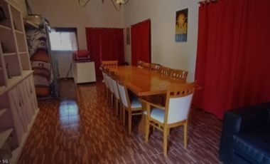 VENDO CHALET CON PISCINA Y QUINCHO