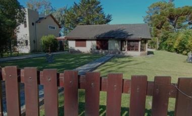VENDO CHALET CON PISCINA Y QUINCHO