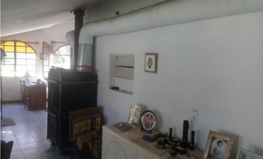 Casa Quinta sobre 3 hectáreas y media con pileta Batán