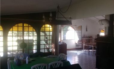 Casa Quinta sobre 3 hectáreas y media con pileta Batán