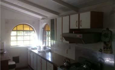 Casa Quinta sobre 3 hectáreas y media con pileta Batán