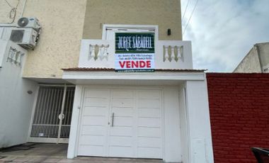 Triplex en venta en Villa Luzuriaga