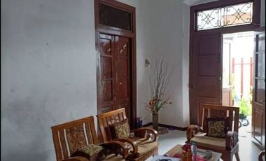 Rumah Tengah Kota Cocok Untuk Usaha Area Muat Truk