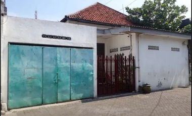 Rumah Tengah Kota Cocok Untuk Usaha Area Muat Truk