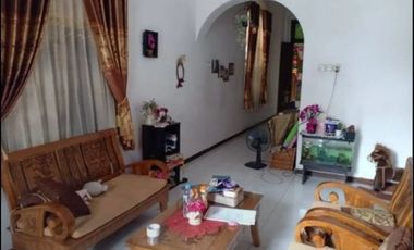 Rumah Tengah Kota Cocok Untuk Usaha Area Muat Truk