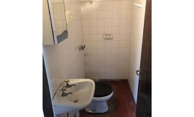 Chalet 4 ambientes con dependencia. Zona San Carlos