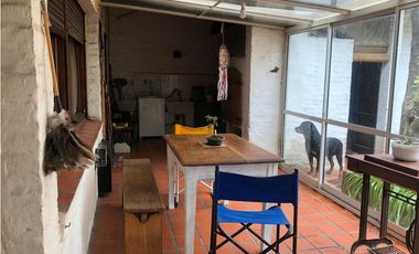 Chalet 4 ambientes con dependencia. Zona San Carlos