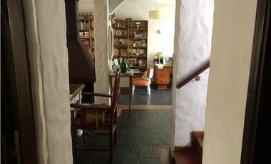 Chalet 4 ambientes con dependencia. Zona San Carlos