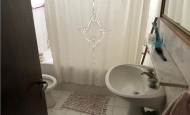 Chalet 4 ambientes con dependencia. Zona San Carlos