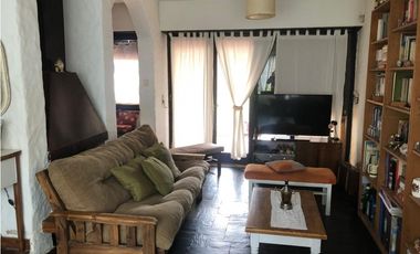 Chalet 4 ambientes con dependencia. Zona San Carlos