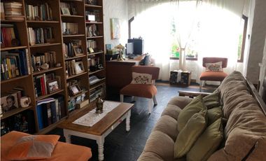 Chalet 4 ambientes con dependencia. Zona San Carlos