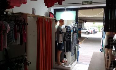 EXCELENTE LOCAL EN ZONA COMERCIAL.