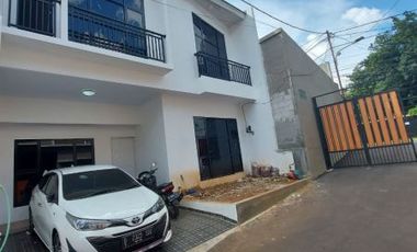 Rmh minimalis 2 lantai siap huni dijagakarsa,Jaksel