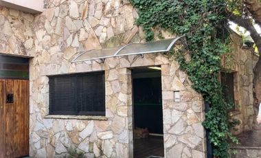 Interesante inmueble comercial + vivienda en venta en Lomas de Zamora