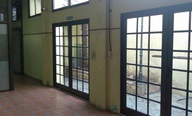 Interesante inmueble comercial + vivienda en venta en Lomas de Zamora