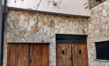 Interesante inmueble comercial + vivienda en venta en Lomas de Zamora