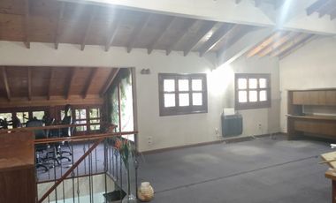 Interesante inmueble comercial + vivienda en venta en Lomas de Zamora