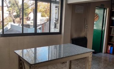 Interesante inmueble comercial + vivienda en venta en Lomas de Zamora