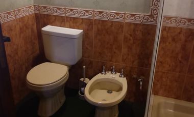 Interesante inmueble comercial + vivienda en venta en Lomas de Zamora