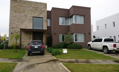 Importante casa en Nuevo Quilmes