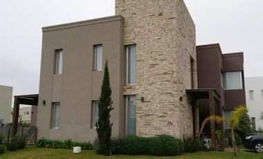 Importante casa en Nuevo Quilmes