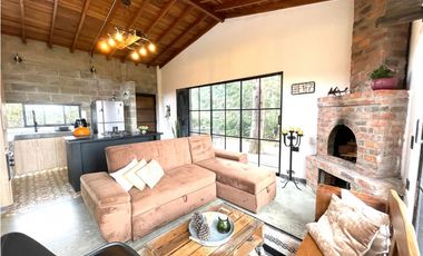 Hermosa y acogedora casa en el bosque!