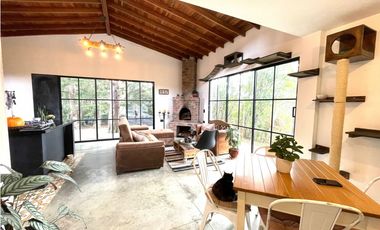 Hermosa y acogedora casa en el bosque!