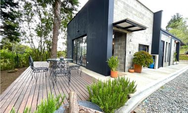 Hermosa y acogedora casa en el bosque!