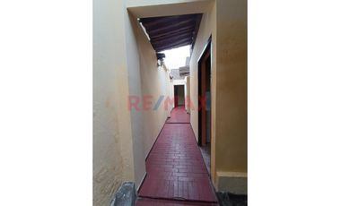 🏡 Casa De Dos Pisos En Venta- Santa Clara, Ate.