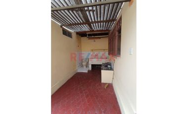 🏡 Casa De Dos Pisos En Venta- Santa Clara, Ate.