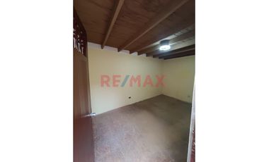 🏡 Casa De Dos Pisos En Venta- Santa Clara, Ate.