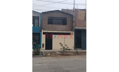 🏡 Casa De Dos Pisos En Venta- Santa Clara, Ate.