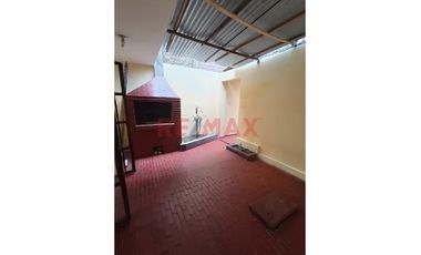 🏡 Casa De Dos Pisos En Venta- Santa Clara, Ate.