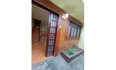 🏡 Casa De Dos Pisos En Venta- Santa Clara, Ate.