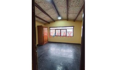 🏡 Casa De Dos Pisos En Venta- Santa Clara, Ate.