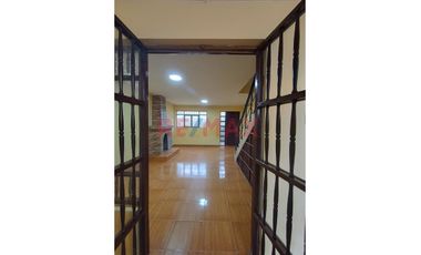 🏡 Casa De Dos Pisos En Venta- Santa Clara, Ate.