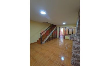 🏡 Casa De Dos Pisos En Venta- Santa Clara, Ate.