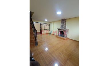 🏡 Casa De Dos Pisos En Venta- Santa Clara, Ate.