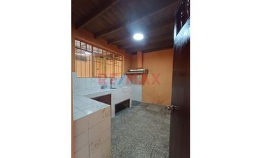 🏡 Casa De Dos Pisos En Venta- Santa Clara, Ate.