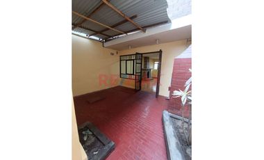 🏡 Casa De Dos Pisos En Venta- Santa Clara, Ate.