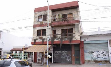 PH en venta - 3 dormitorios 2 baños - 182 mts2 - La Plata