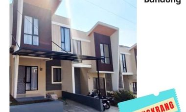 Depan Kantor Kelurahan Area Kotamadya Bandung Rumah Baru 2 Lantai